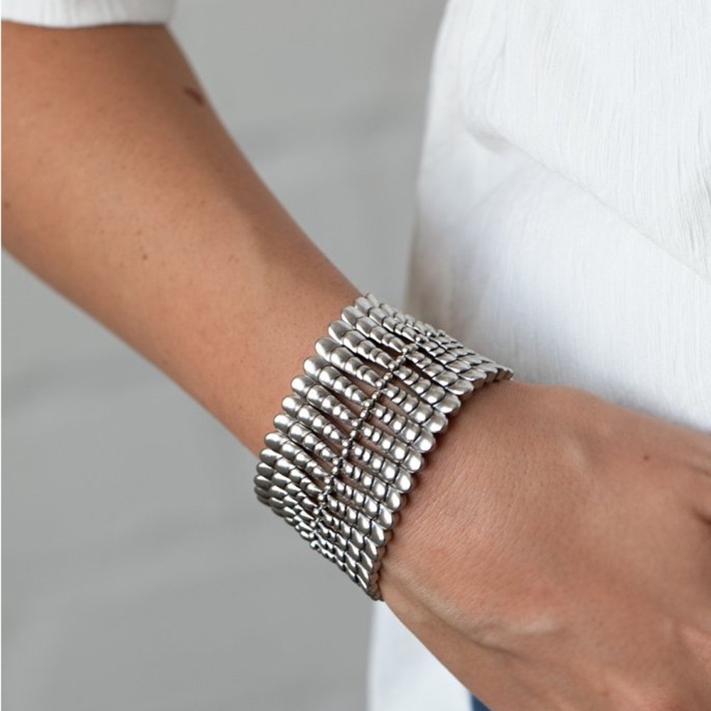Paparazzi Bracelet Level The Field - Silver